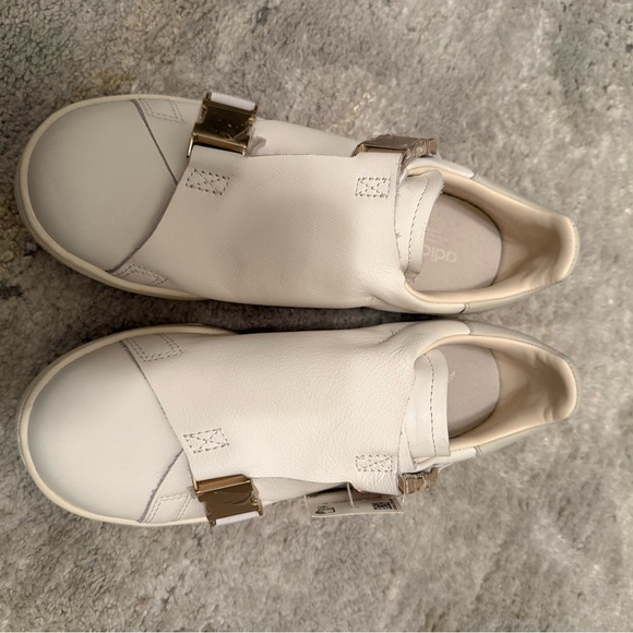 Brand new  Adidas shoes for women size 6 leather new - Picture 4 of 9